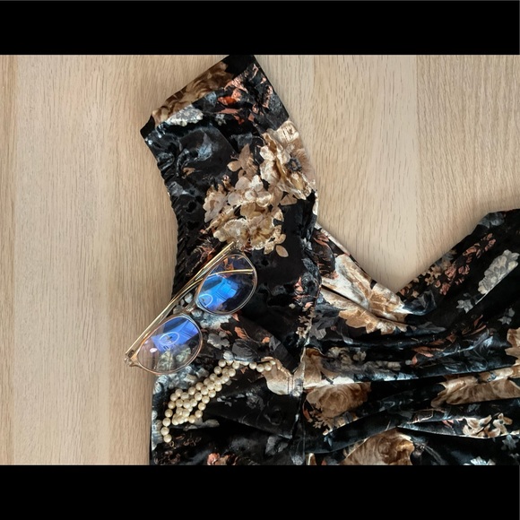 Off the Shoulder Velvet Bodysuit - Picture 2 of 5